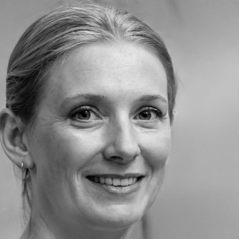 Participante pyrinavaleo consultant ses ressources d'apprentissage
